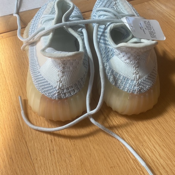 Yeezy Boost 350 V2 - Picture 4 of 10